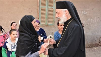 الأنبا باسيليوس فوزي يزور المباني الخدمية بكنيسة الشهيد أبادير بالمنيا (شاهد)