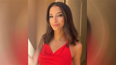 أميرة أديب تتألق بجمبسوت أبيض وأوف شولدر| صور