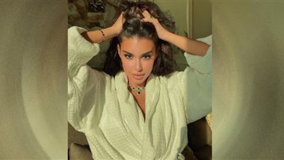 ياسمين صبري تتألق بالشيفون الأزرق.. صور