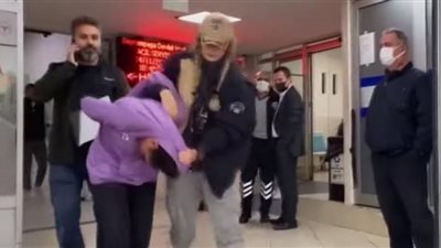 لحظة القبض على فتاة متهمة بتنفيذ انفجار اسطنبول | شاهد