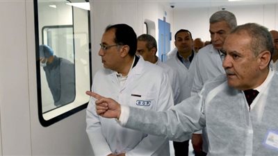 رئيس الوزراء يفتتح مصنع 