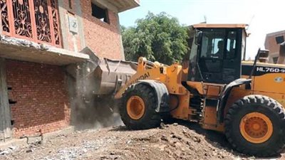 إزالة فورية لحالة تعدٍ بالبناء على أرض زراعية بالإسماعيلية