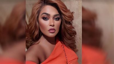 وعد بكر تتألق بالأبيض المرصع بالألماس