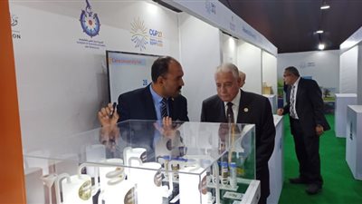 رائد المناخ لقمة COP27 يزور جناح جامعة القاهرة