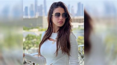 درة زروق تشعل الأجواء بالتل المطرز