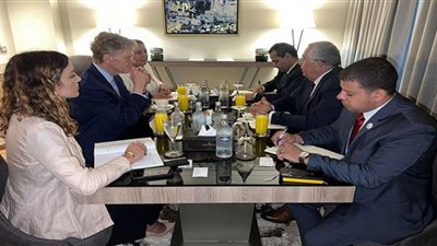 القصير يبحث مع المبعوث الأمريكي الخاص بالأمن الغذائي العالمي التعاون المشترك