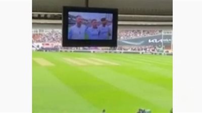 آلاف الجماهير في لندن يرددون أغنية 