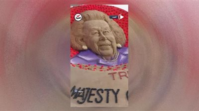 هندي يصنع تمثالًا ضخمًا تكريمًا للملكة إليزابيث .. فيديو