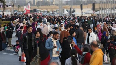 300 ألف زائر لمعرض القاهرة الدُولي للكتاب في يومه الثالث