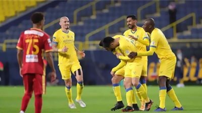 النصر السعودي يتقدم على ضمك في الشوط الأول