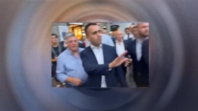 اعتداء على وزير خارجية إيطاليا فى الشارع.. فيديو