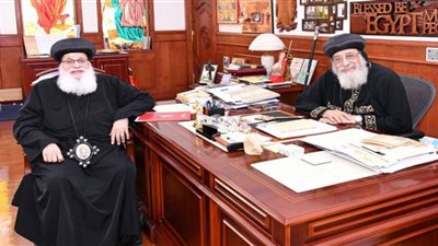 البابا تواضروس يلتقي بأسقف هولندا في المقر البابوي بالعباسية