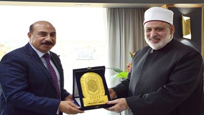 محافظ أسوان يستقبل وفد الأزهر الشريف