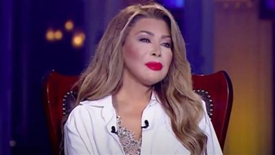 نوال الزغبي تخطف الأنظار بلون البينك.. صور