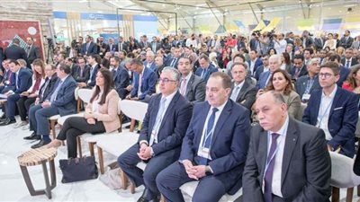 اقتصادية لقناة السويس توقع 8 عقود لإنتاج الهيدروجين الأخضر