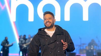 محمد حماقي بحضور كامل العدد في موسم الدرعية (صور)