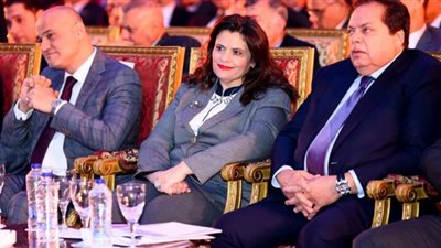 وزيرة الهجرة: 