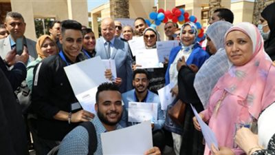 محافظ القاهرة يسلم 14 مشروعا صغيرا ومتناهي الصغر بالبرنامج الاقتصادي 