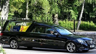 لحظة خروج نعش الملكة إليزابيث الثانية من قلعة بالمورال.. شاهد