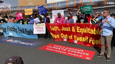 وقفة احتجاجية سلمية ضد استخدام الفحم في قمة المناخ بشرم الشيخ