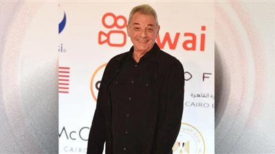 محمود حميدة: كنتوا قولولي ألبس حاجة علشان أتصوّر