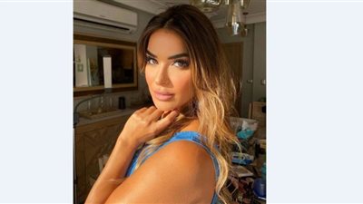 نورهان منصور تشبه نفسها بمايا دياب وتستعرض قوامها بالساري الهندي| صور