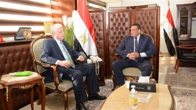 وزير التنمية المحلية يتابع مع محافظ جنوب سيناء توفير السلع الغذائية بأسعار مخفضة