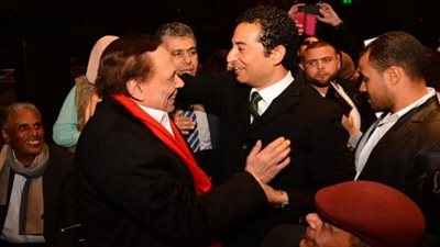عادل إمام.. فنان شهير يُفجر مفاجأة عن الزعيم تشعل مواقع التواصل (تفاصيل)