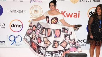 هند عاكف تكشف سبب اختيارها فستانها بمهرجان القاهرة.. سعيت للترند (فيديو)