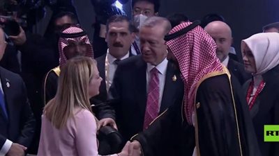 كاميرات توثق لحظات تعارف بين جورجا ميلوني ومحمد بن سلمان