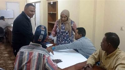 محافظ أسوان يوجه باستمرار الدورات التدريبية للعاملين بالجهاز الإدارى