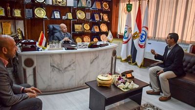 وكيل صحة الشرقية يناقش خطة عمل العيادات الخارجية التخصصية بالفترة المسائية