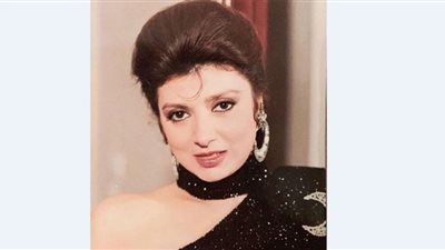 نبيلة عبيد تخطف الأنظار بمجوهراتها في مهرجان القاهرة