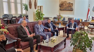 رئيس جامعة الزقازيق يستقبل نائب رئيس هيئة المستشفيات التعليمية