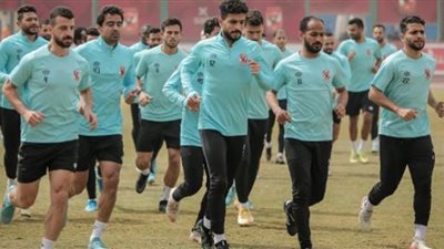 فقرات تدريبية متنوعة للاعبين بمران الأهلي