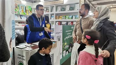 توافد الزائرين على جناح 