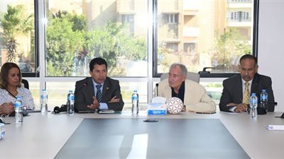 وزير الرياضة يبحث استعدادات بطولة العالم للكراسي المتحركة