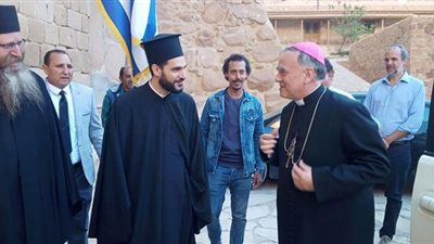 سفير الفاتيكان بمصر ووفد كاثوليكي يزور المناطق السياحية في سيناء (شاهد)