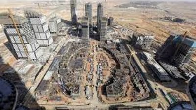 خالد عباس يبحث تعزيز التعاون مع رئيس شنيدر العالمية