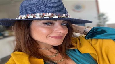 هيدي كرم تفاجئ متابعيها بفستان زفاف ومكياج ساحر| صور