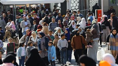 الإقبال يتزايد على معرض القاهرة للكتاب في اليوم الخامس