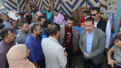 صور.. محافظ المنوفية يتفقد منفذ السلع الغذائية بسرس الليان