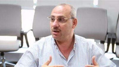 إيهاب عبدالعظيم يطالب النقل بالاهتمام بطرق وكباري المنيا