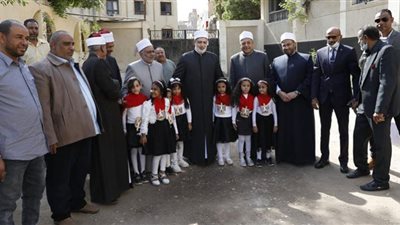 وكيل الأزهر يشيد بطالبتين من قنا حفظتا القرآن كاملًا