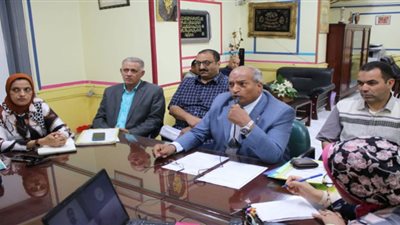 وكيل تعليم بني سويف يجتمع بالادارات التعليمية عبر الفيديو كونفرانس