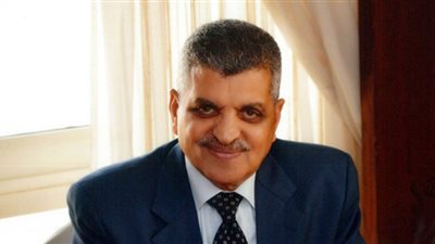 رئيس هيئة قناة السويس يستقبل قائد القيادة المركزية الأمريكية