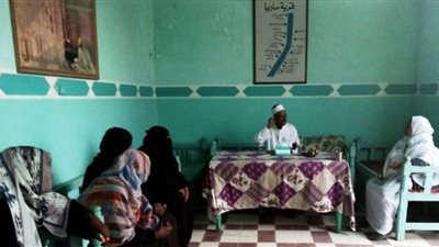 محافظ أسوان يتابع تنظيم جلسات الدوار ضمن فعاليات المشروع القومى لتنمية الأسرة المصرية