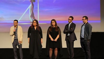 كندة علوش تعلق على اللهجة السورية لـ أحمد مالك في السباحتان