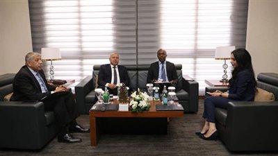 وزير النقل يبحث مع وزير البنية التحتية الرواندي التعاون المشترك