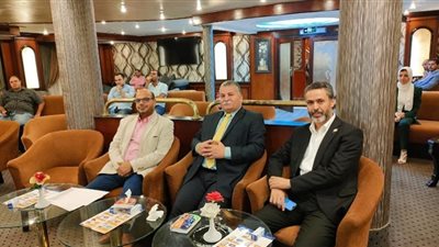 ندوة عن تحسين عملية المياه البيضاء وجراحة العيون بصحة سوهاج